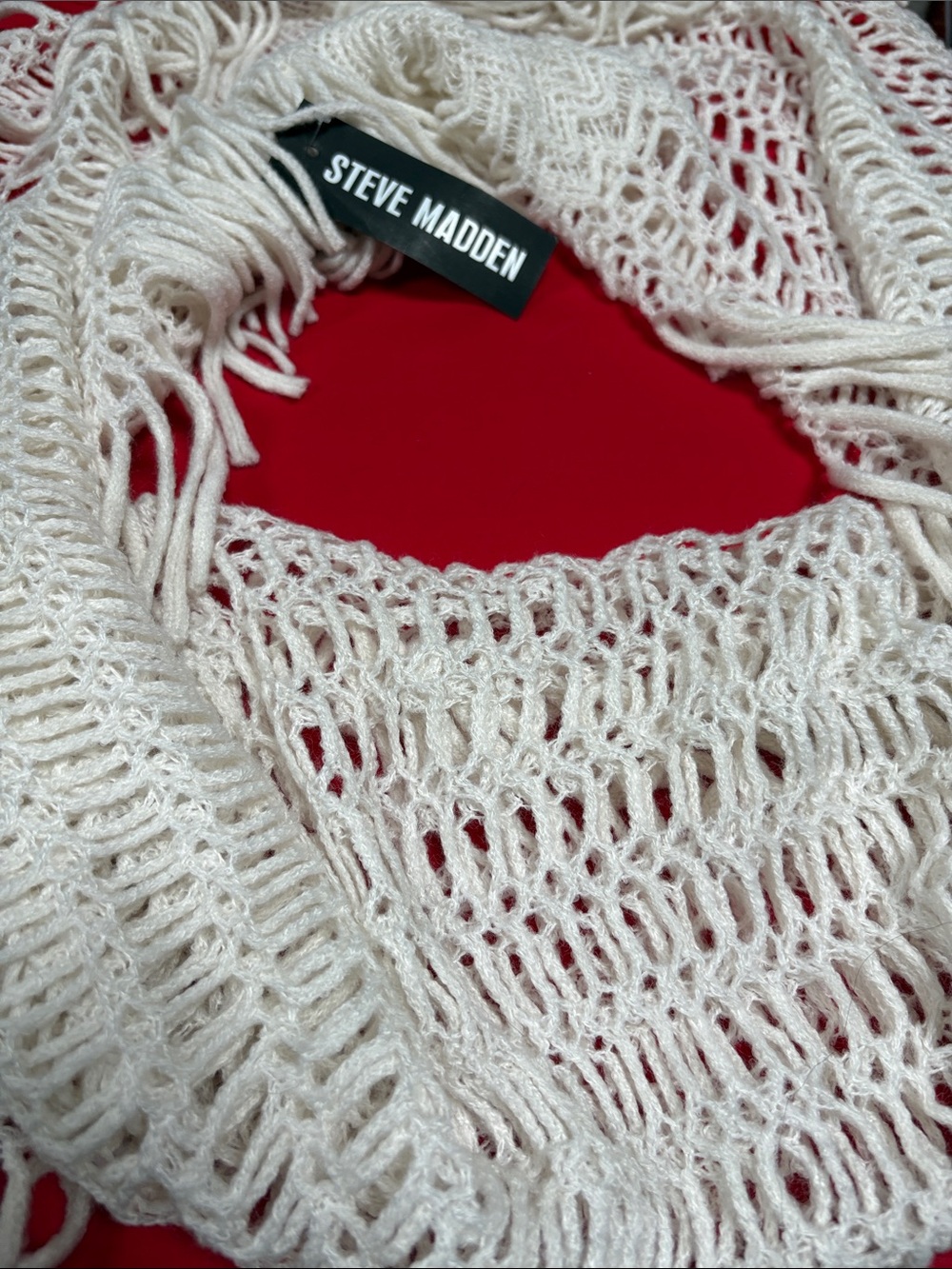 Steve Madden white acrylic infinity scarf. NWT!
